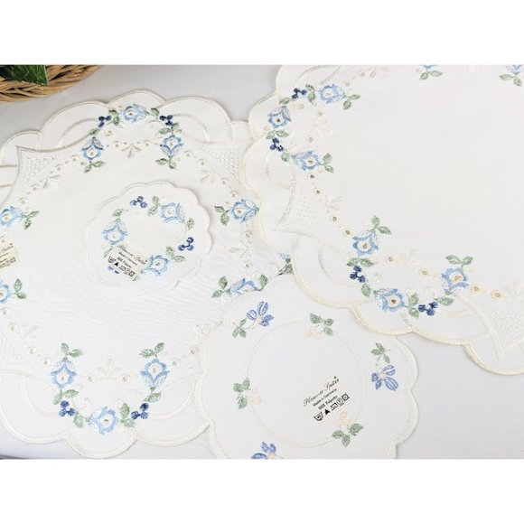 White Floral Table Linens Set of 4 Embroidered Spring Flowers Springtime Runner - Picture 6 of 10